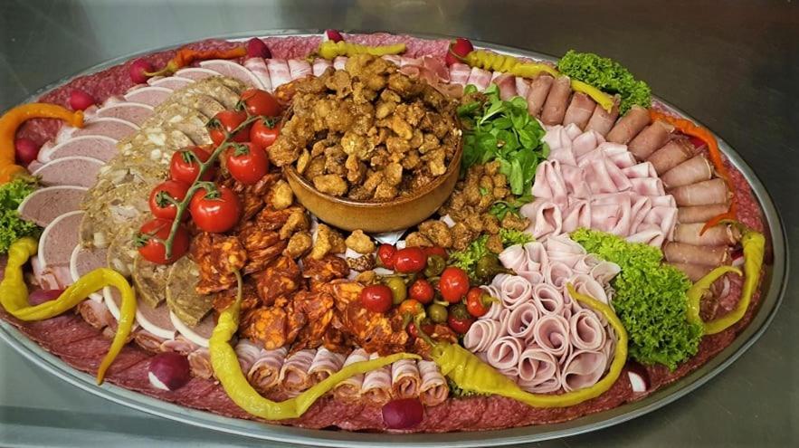 Restauracia Penzion Na Mlyne Stará Turá Exteriér fotografie