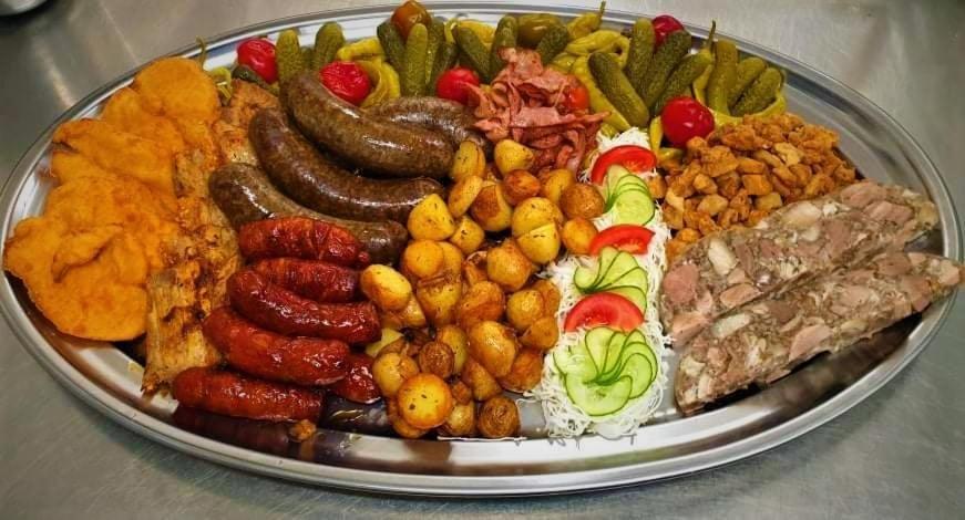 Restauracia Penzion Na Mlyne Stará Turá Exteriér fotografie